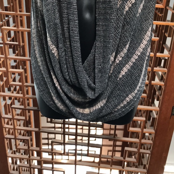 Wet Seal gray and cream top with open and plunging neckline. Size L. - Picture 4 of 6